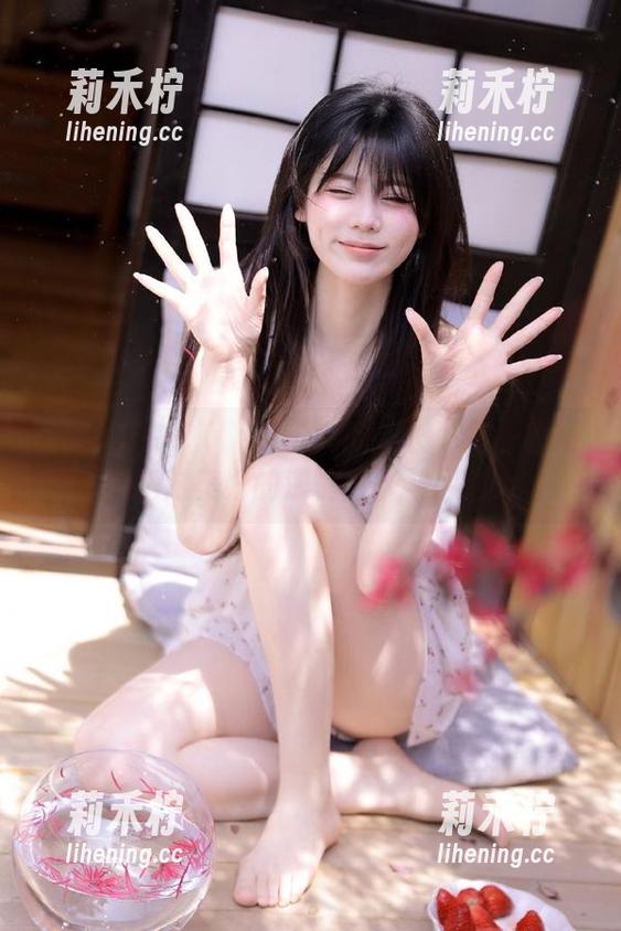 记录Min.E (민이)少女的成长：每一幅写真都是对美好的深情展现与回忆.txt